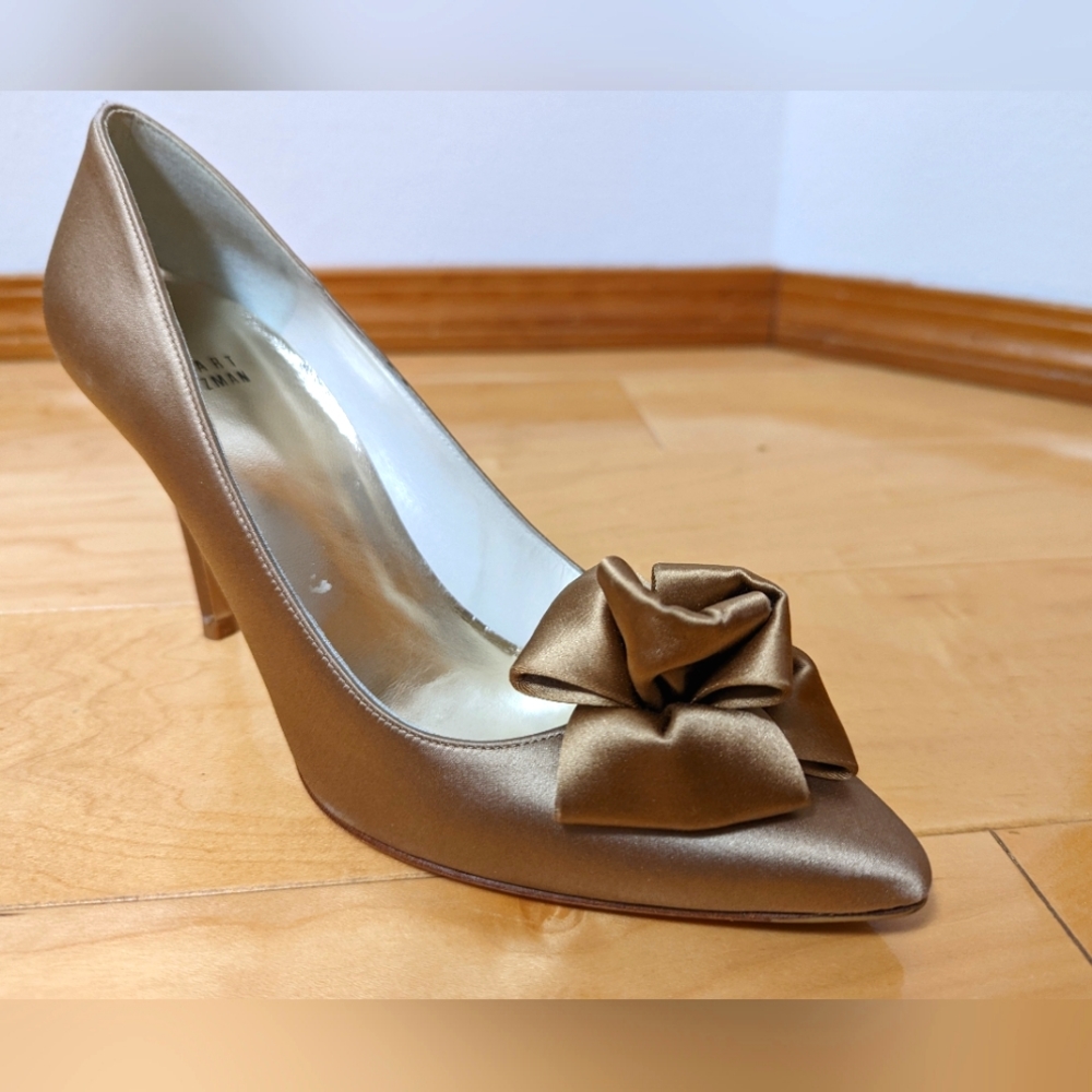 Stuart Weitzman taupe pumps